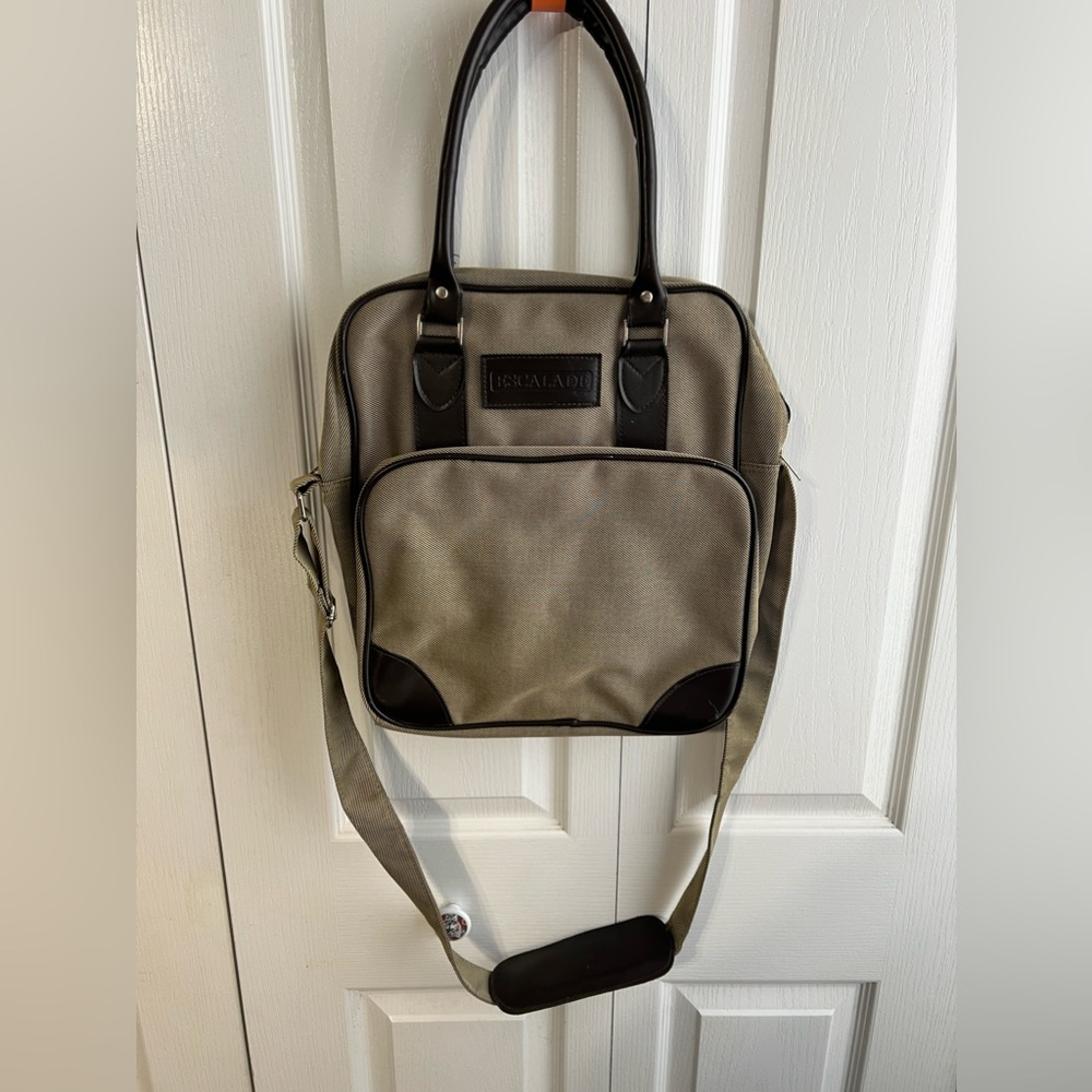 Escalade Shoulder Bag with two zipper pockets‎